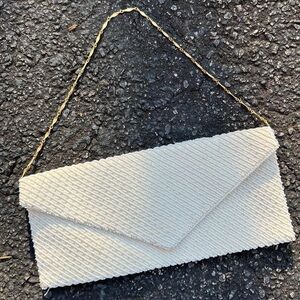 Elegant Vintage 50’s Cream Handbag with Gold Chain